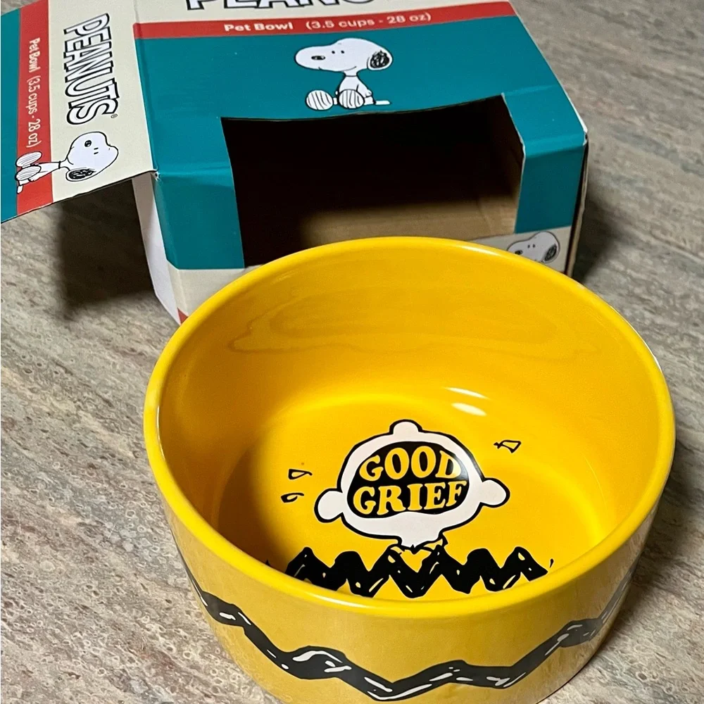 NIB Peanuts Pet bowl